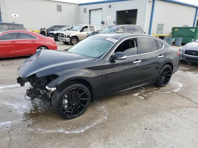 Infiniti Q70