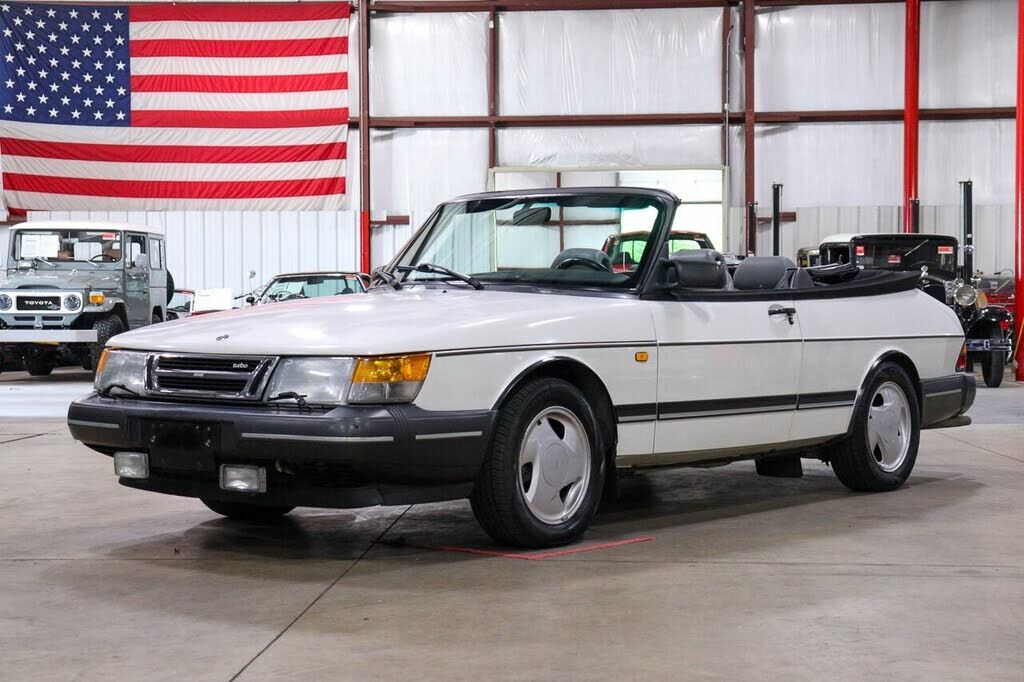 Saab 900