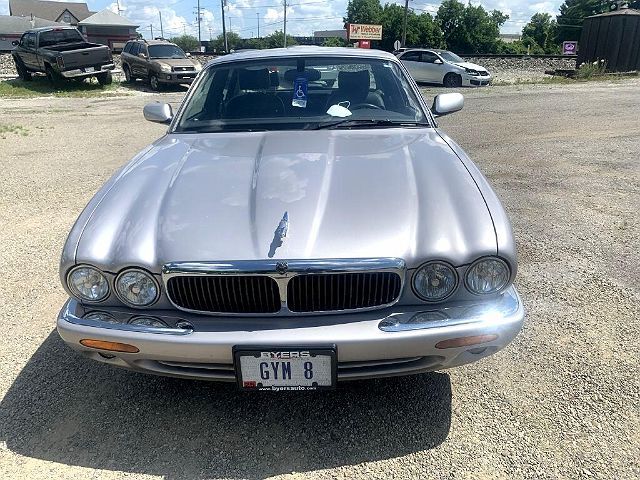 Jaguar XJ8