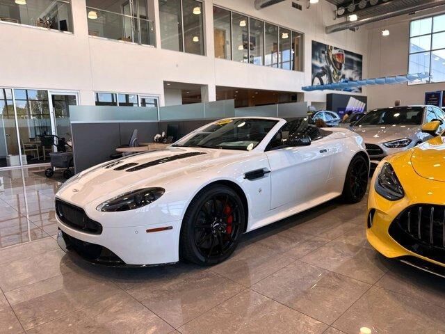 Aston Martin V12 Vantage