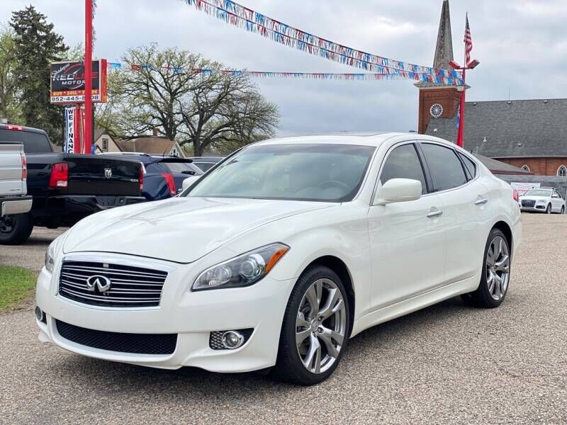 Infiniti Q70