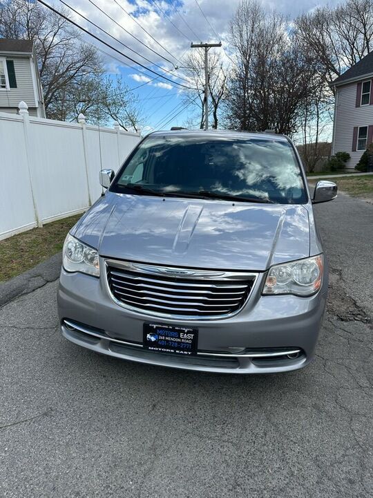 2014 CHRYSLER Town and Country