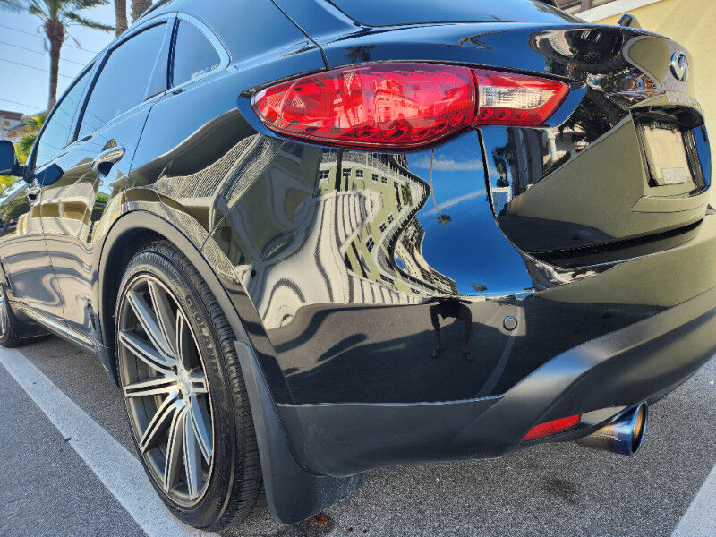 Infiniti QX70