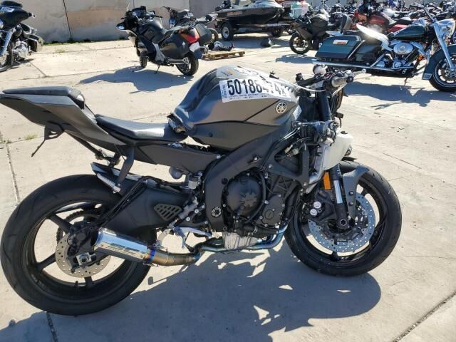 YAMAHA