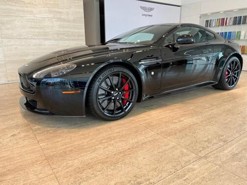 Aston Martin V12 Vantage