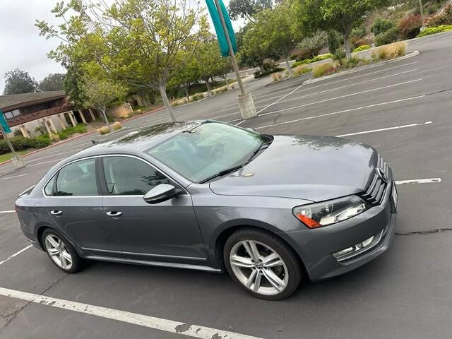 2012 VOLKSWAGEN Passat