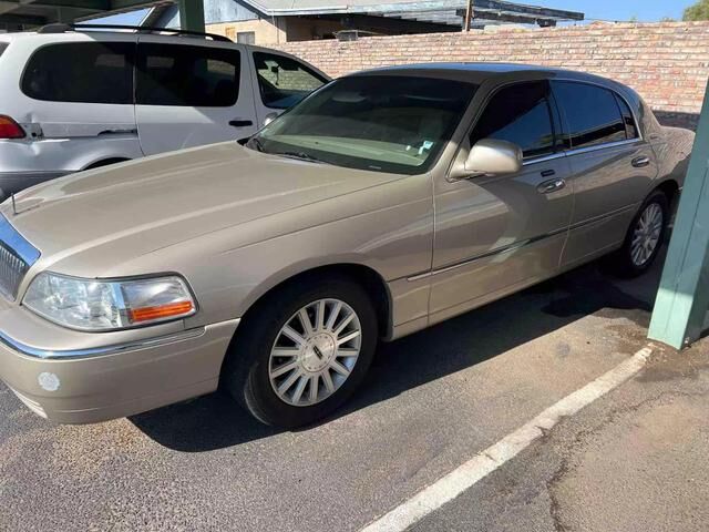 2004 LINCOLN Town Car