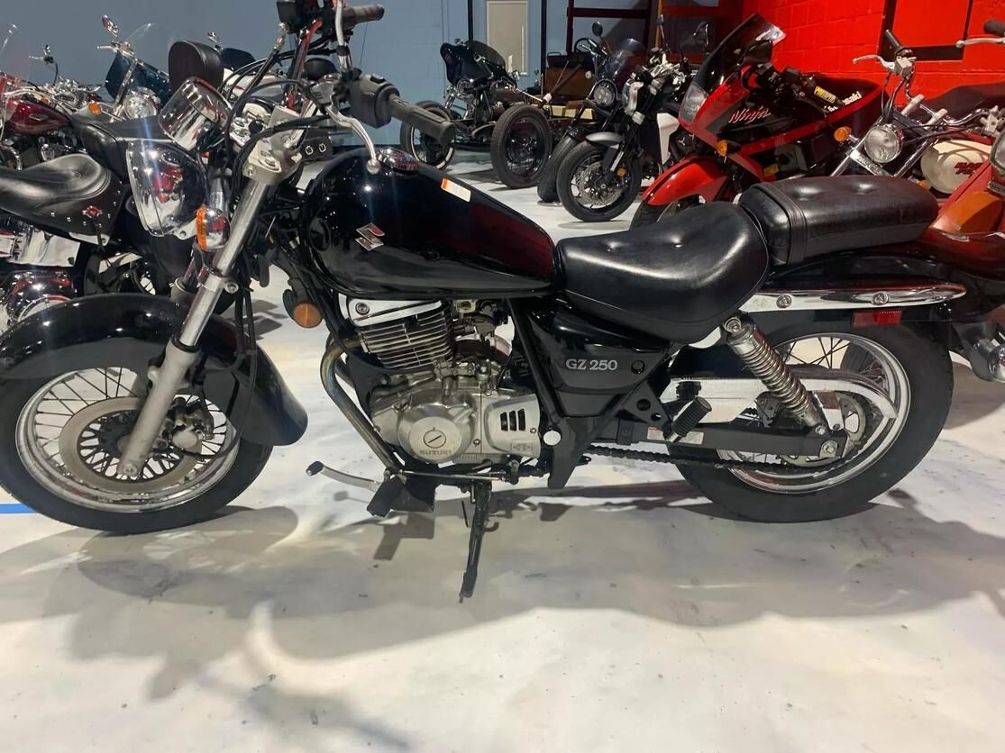 Suzuki GZ250