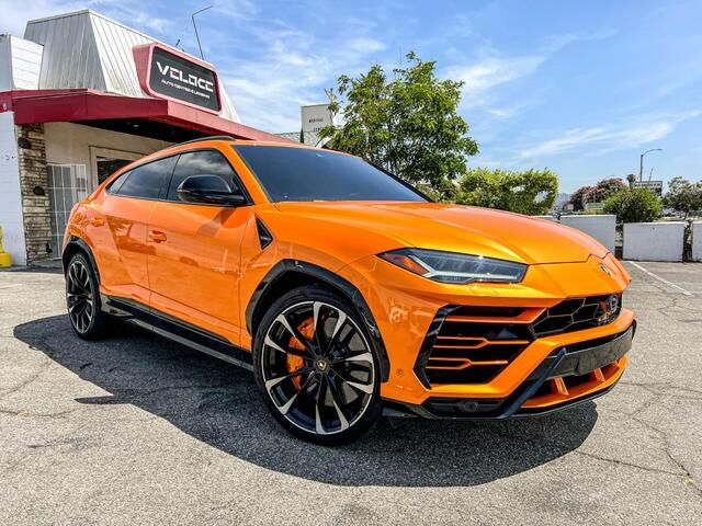 2021 LAMBORGHINI URUS