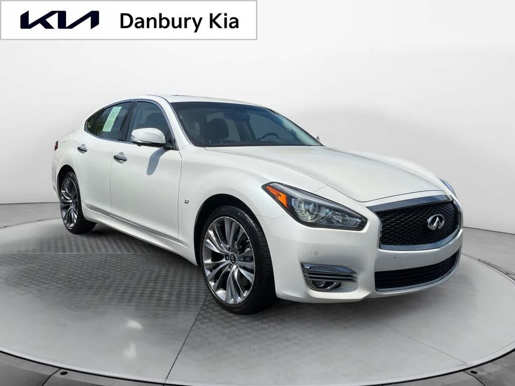 Infiniti Q70