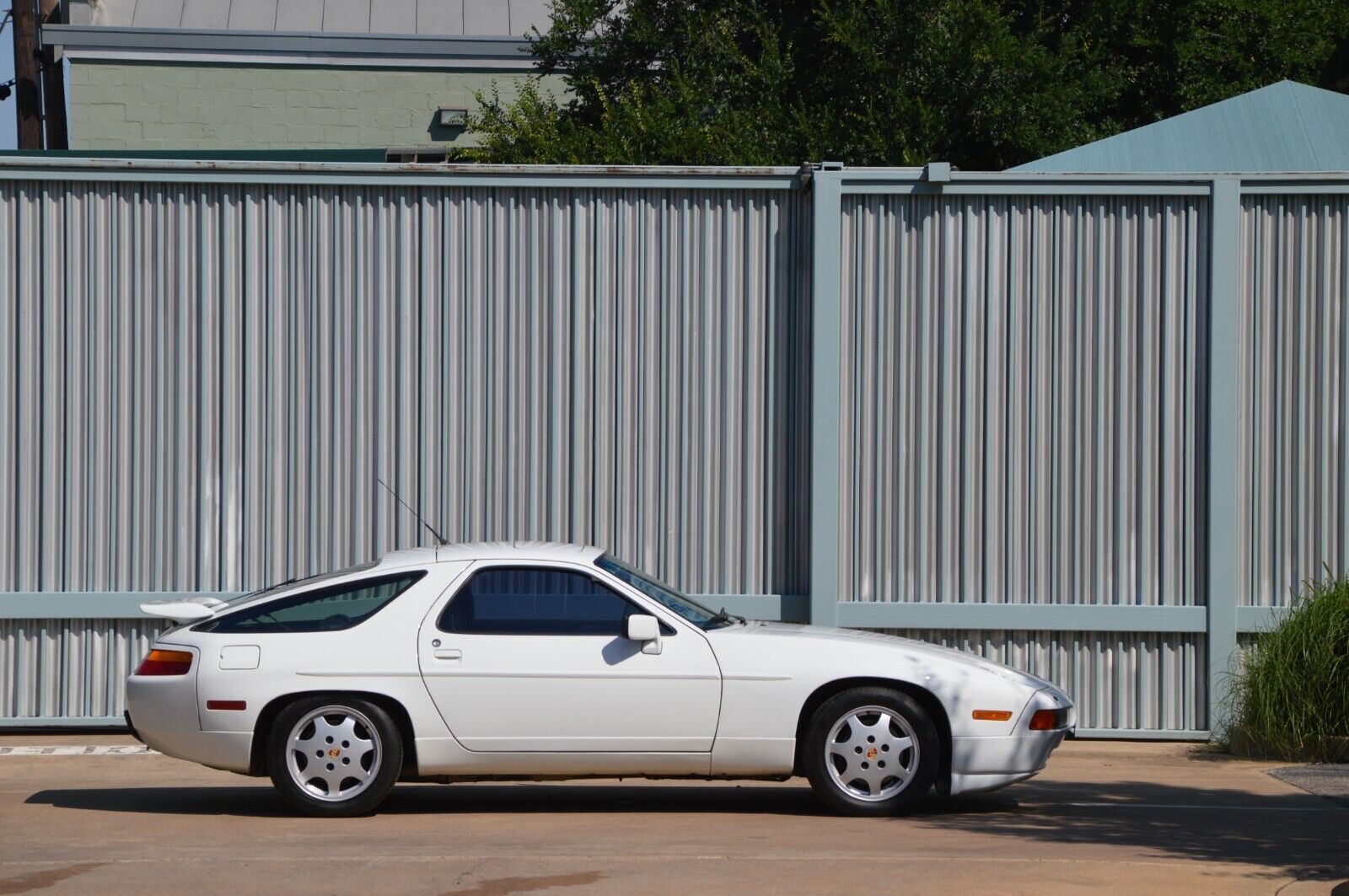 Porsche 928