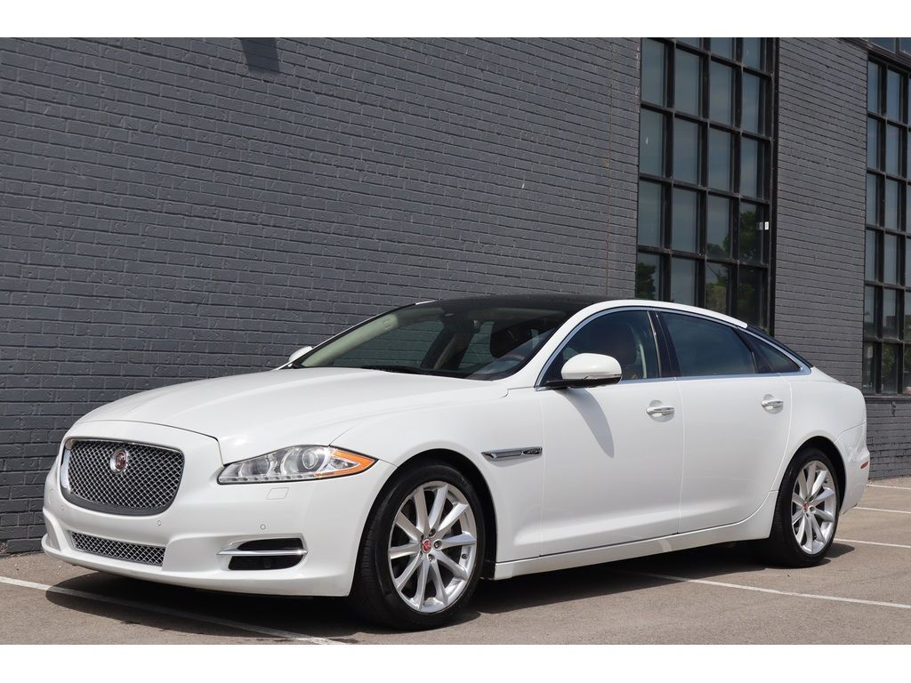 Jaguar XJ