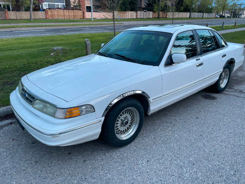 Ford Crown Victoria
