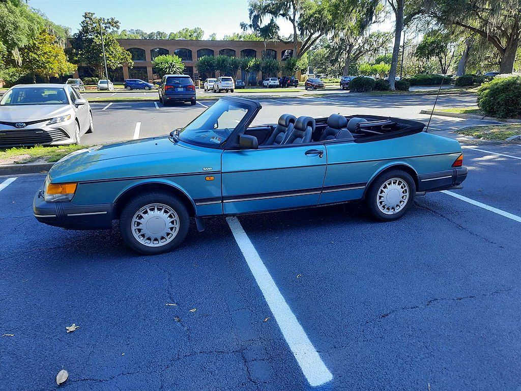 Saab 900