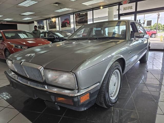Jaguar XJ6