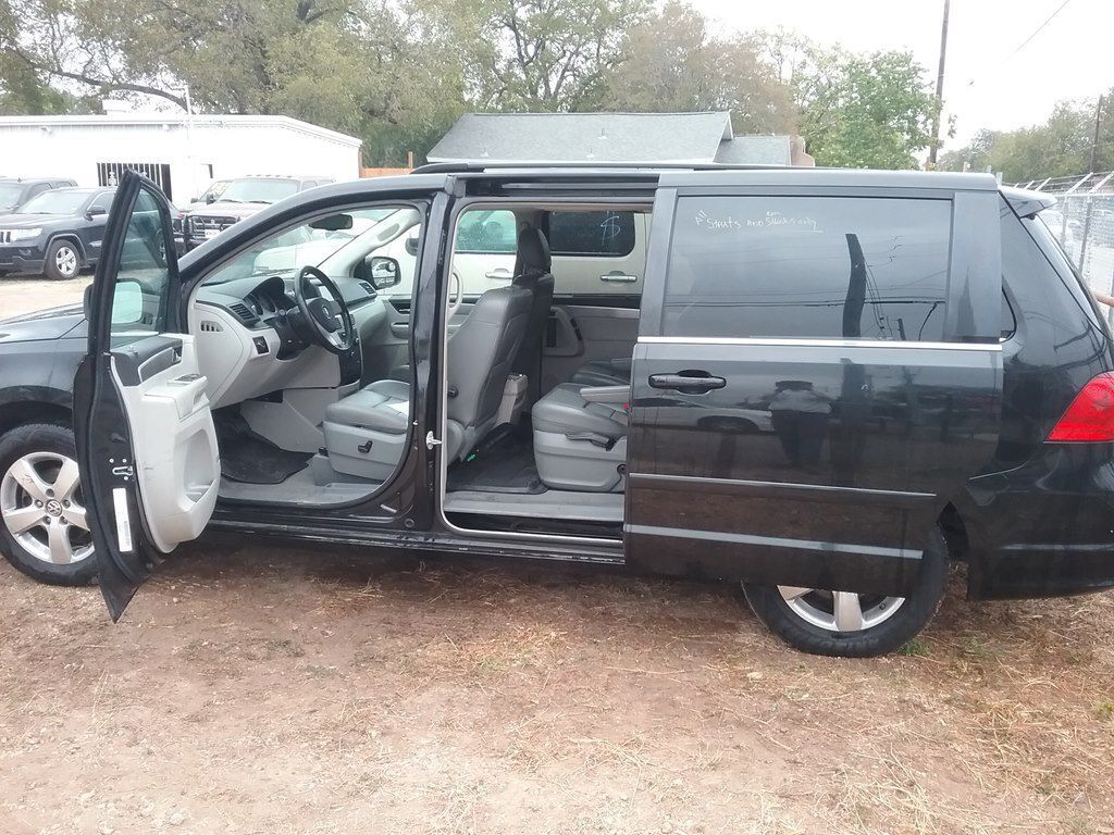 2009 VOLKSWAGEN Routan