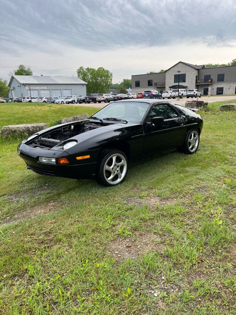 Porsche 928