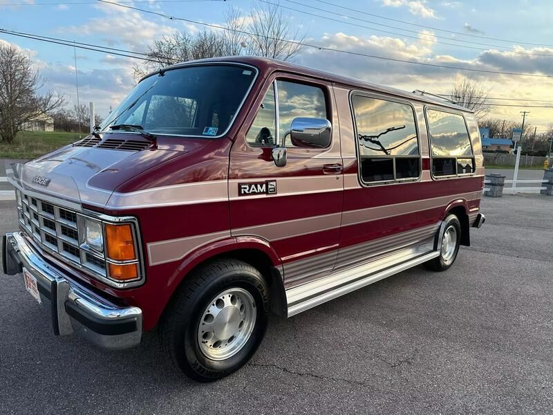 Dodge Ram Van