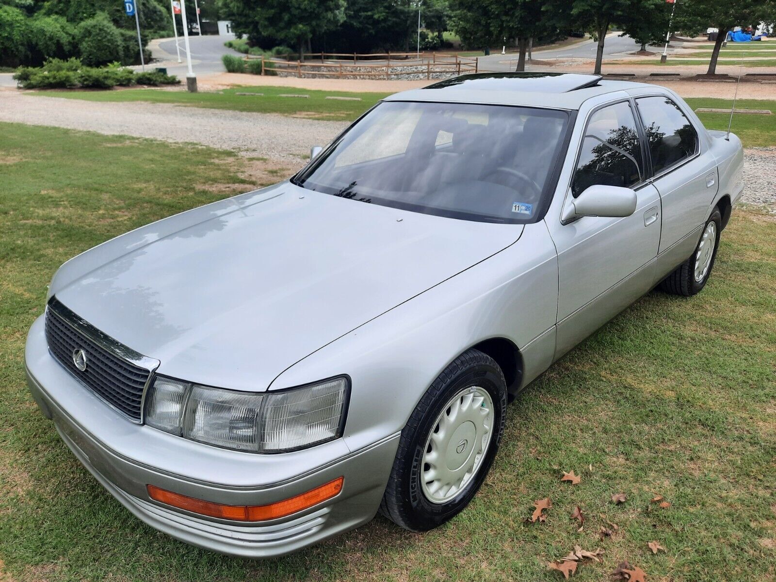 Lexus LS