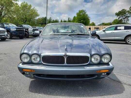 Jaguar XJ