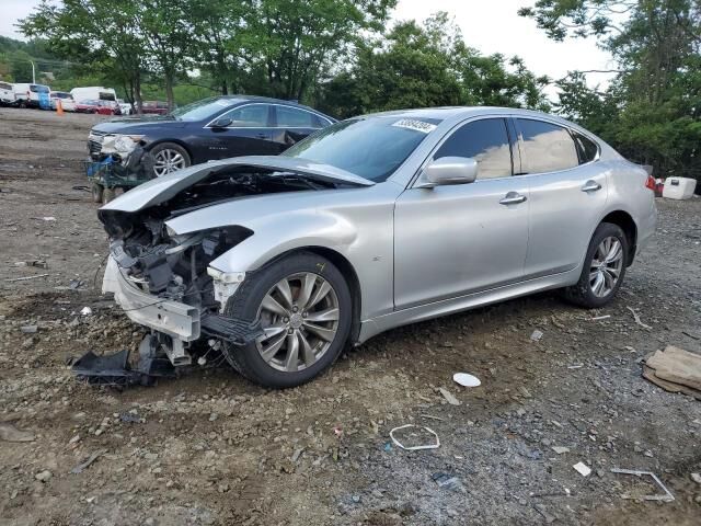 Infiniti Q70