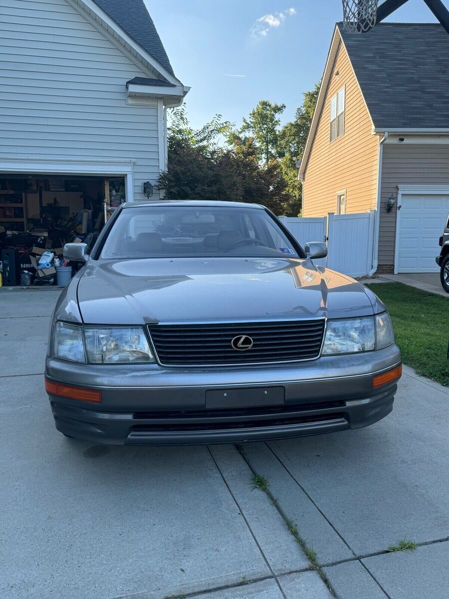 Lexus LS