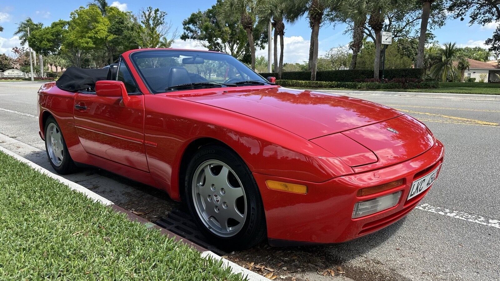 Porsche 944