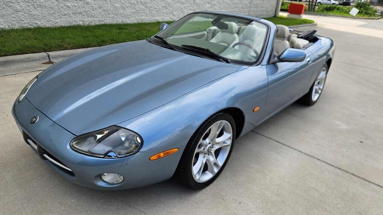 Jaguar XK8