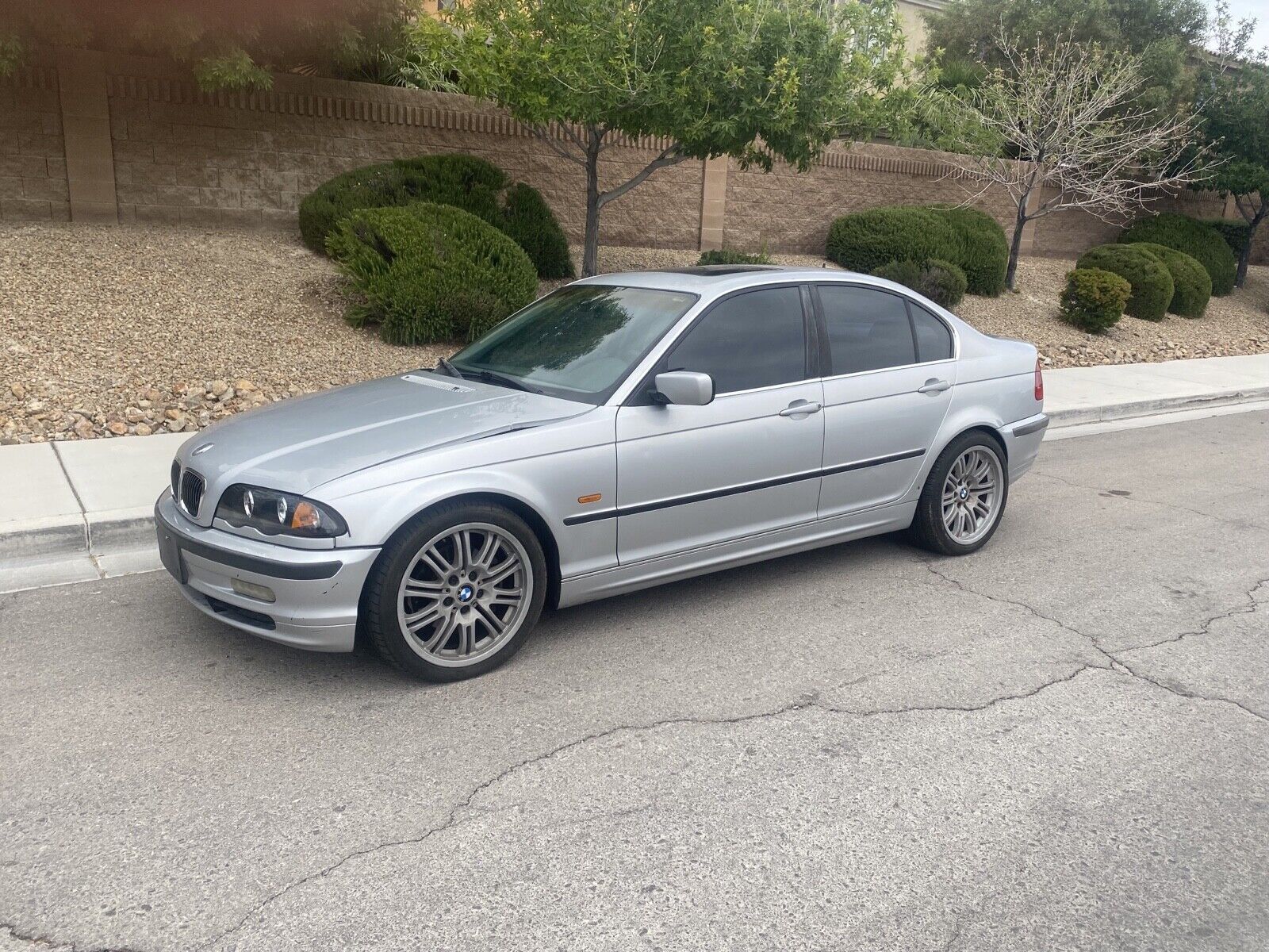 BMW 328i
