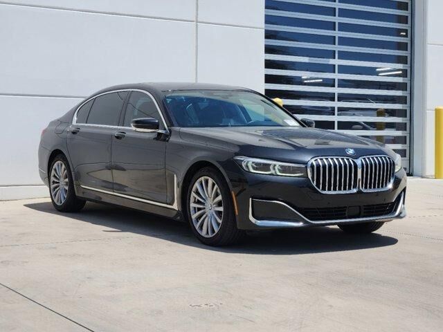 2022 BMW 740i