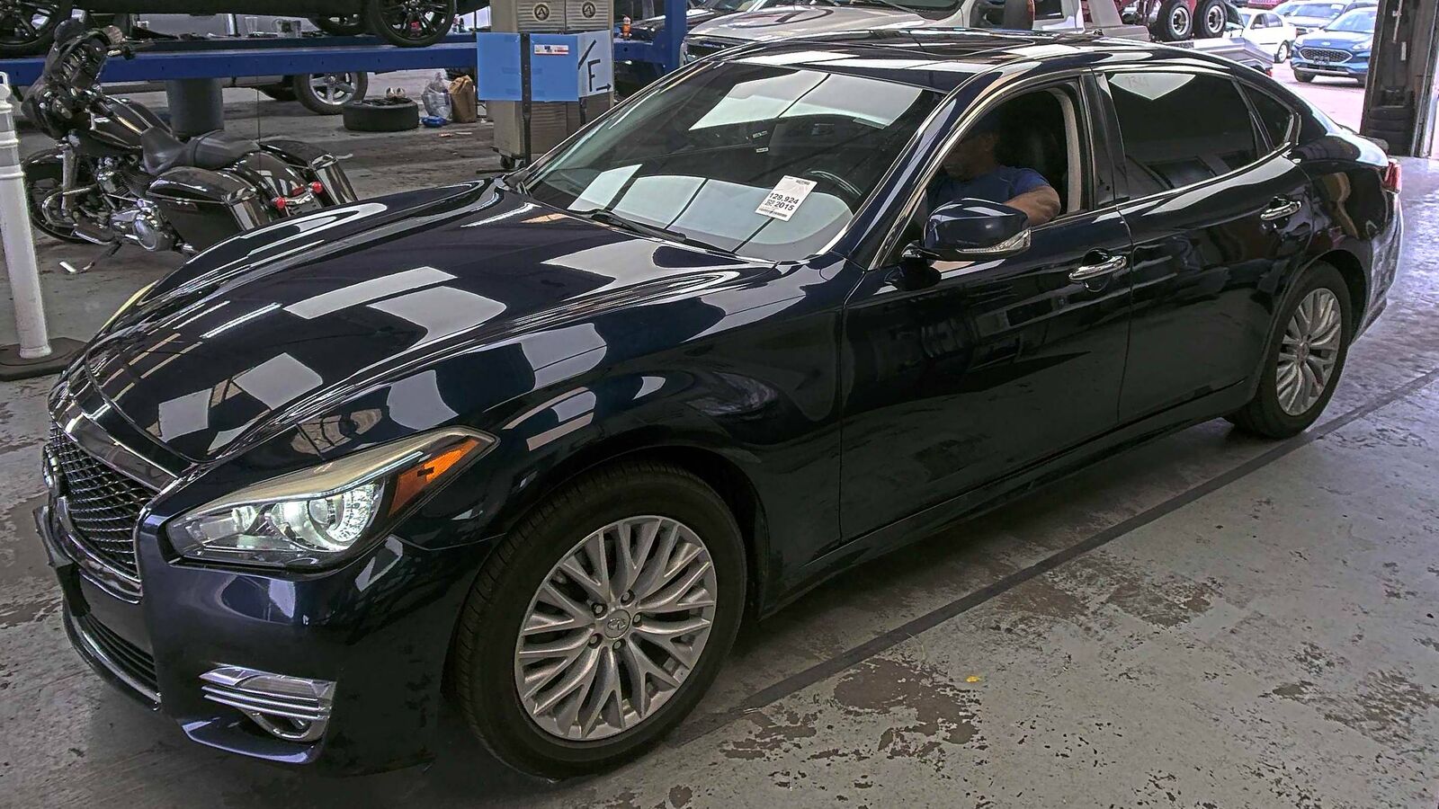 Infiniti Q70L