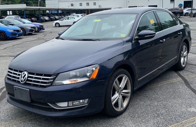 2012 VOLKSWAGEN Passat