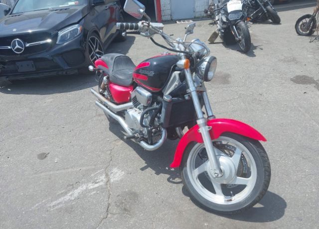 Honda VF750C2 (MAGNA)