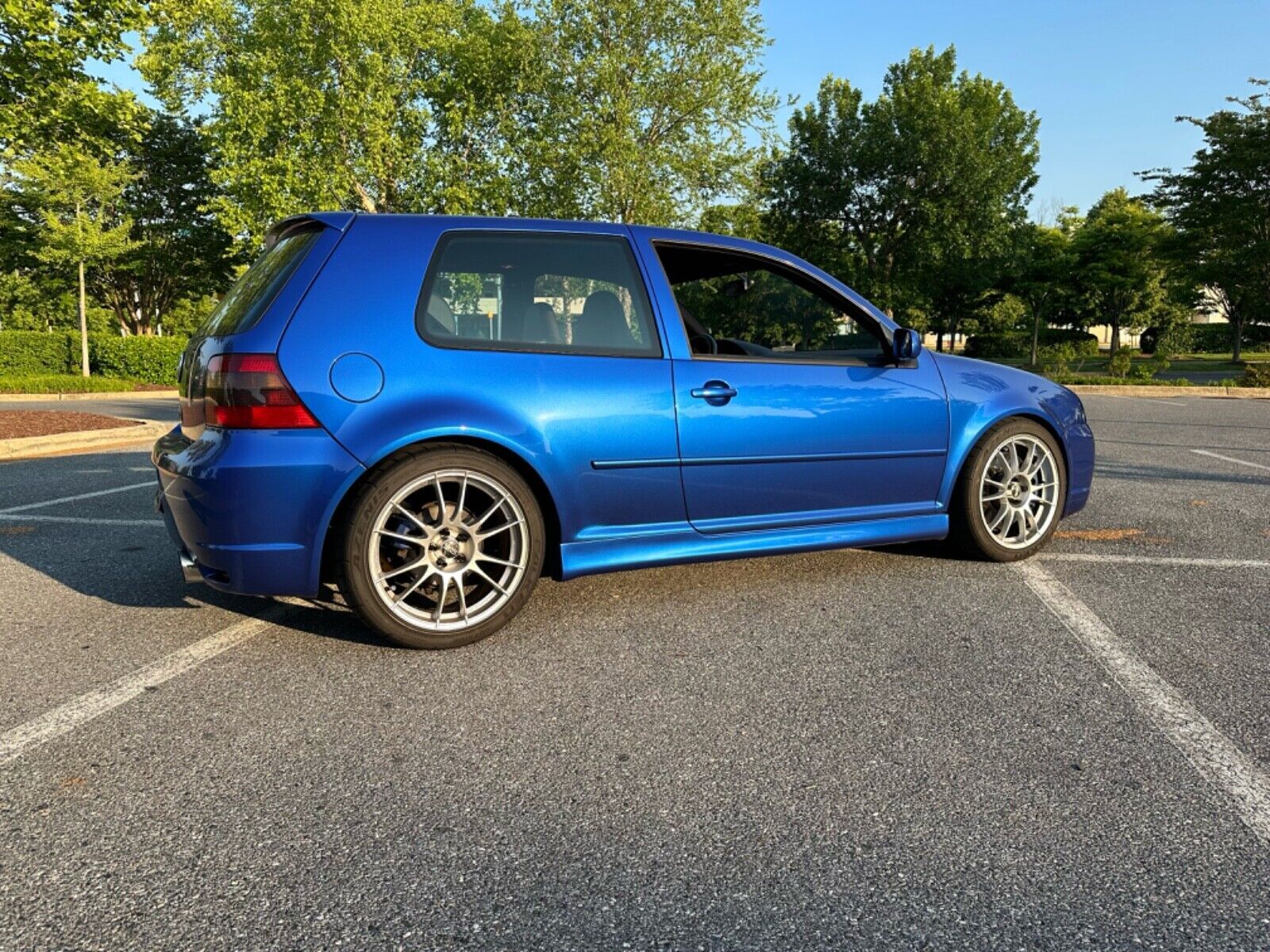 Volkswagen R32