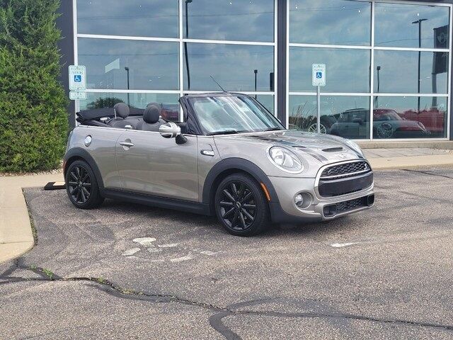 MINI Cooper Convertible