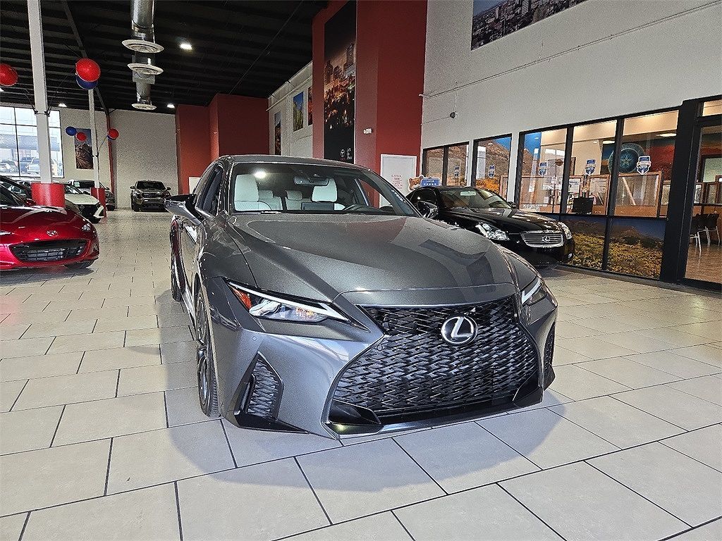 2021 Lexus IS