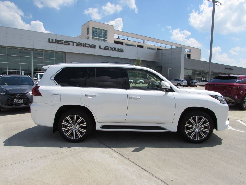 Lexus LX