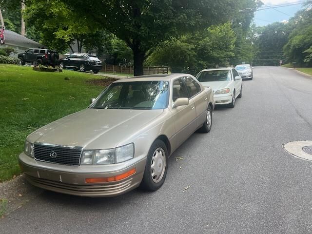 Lexus LS