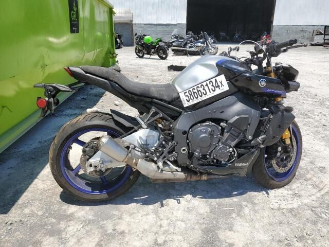 YAMAHA