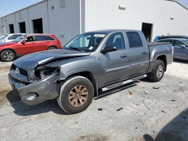 Mitsubishi Raider