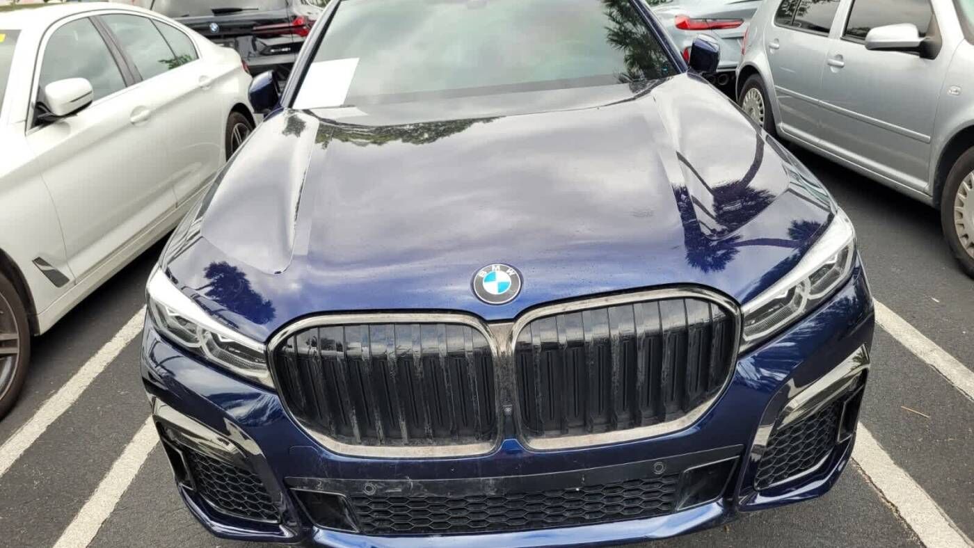 2022 BMW 740i