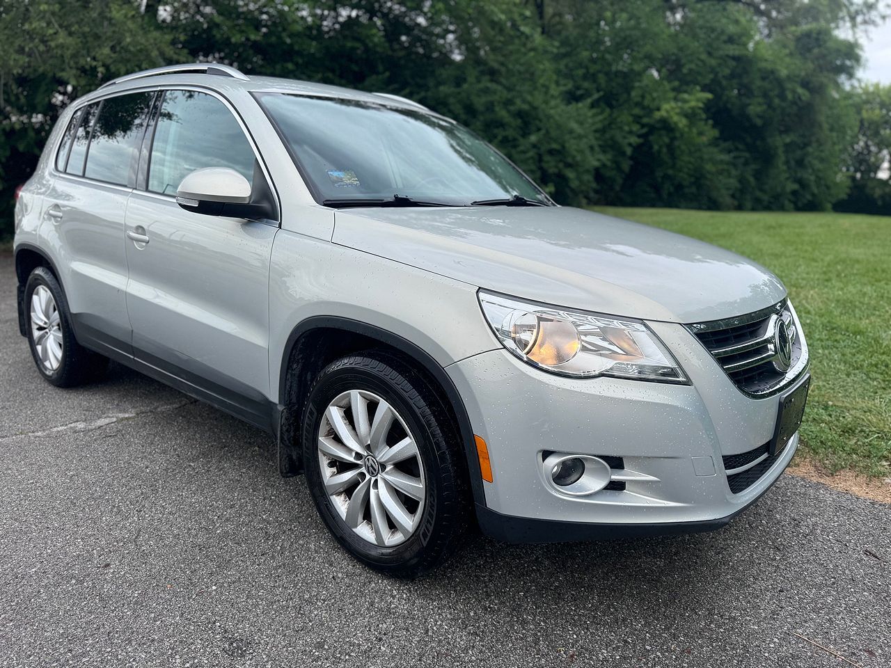 2011 VOLKSWAGEN Tiguan