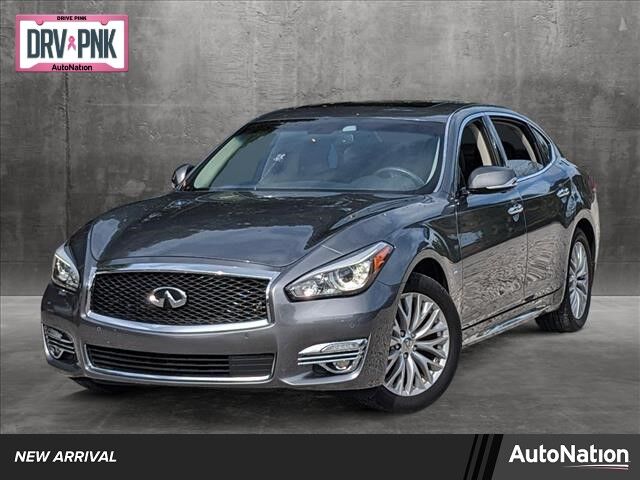 Infiniti Q70L