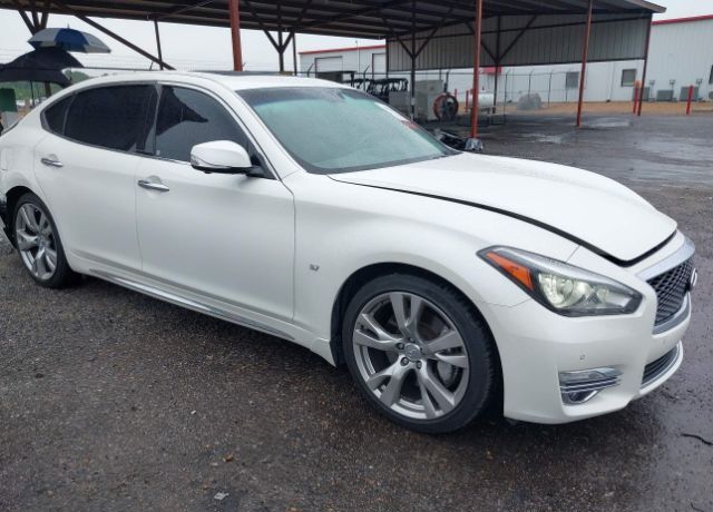 Infiniti Q70L