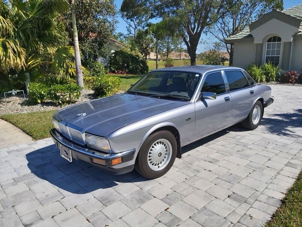 Jaguar XJ6