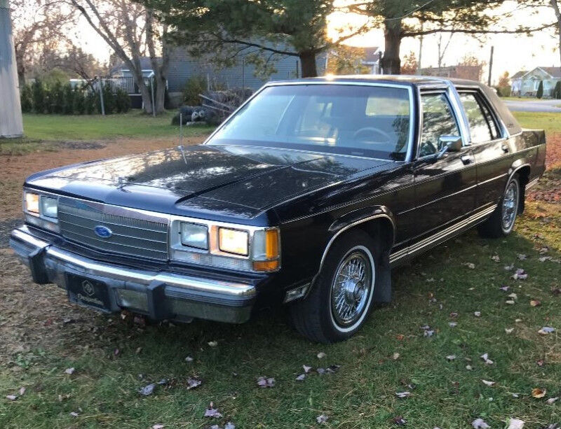 Ford Crown Victoria