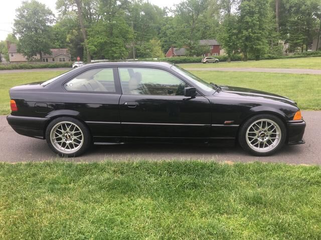 BMW 325iS