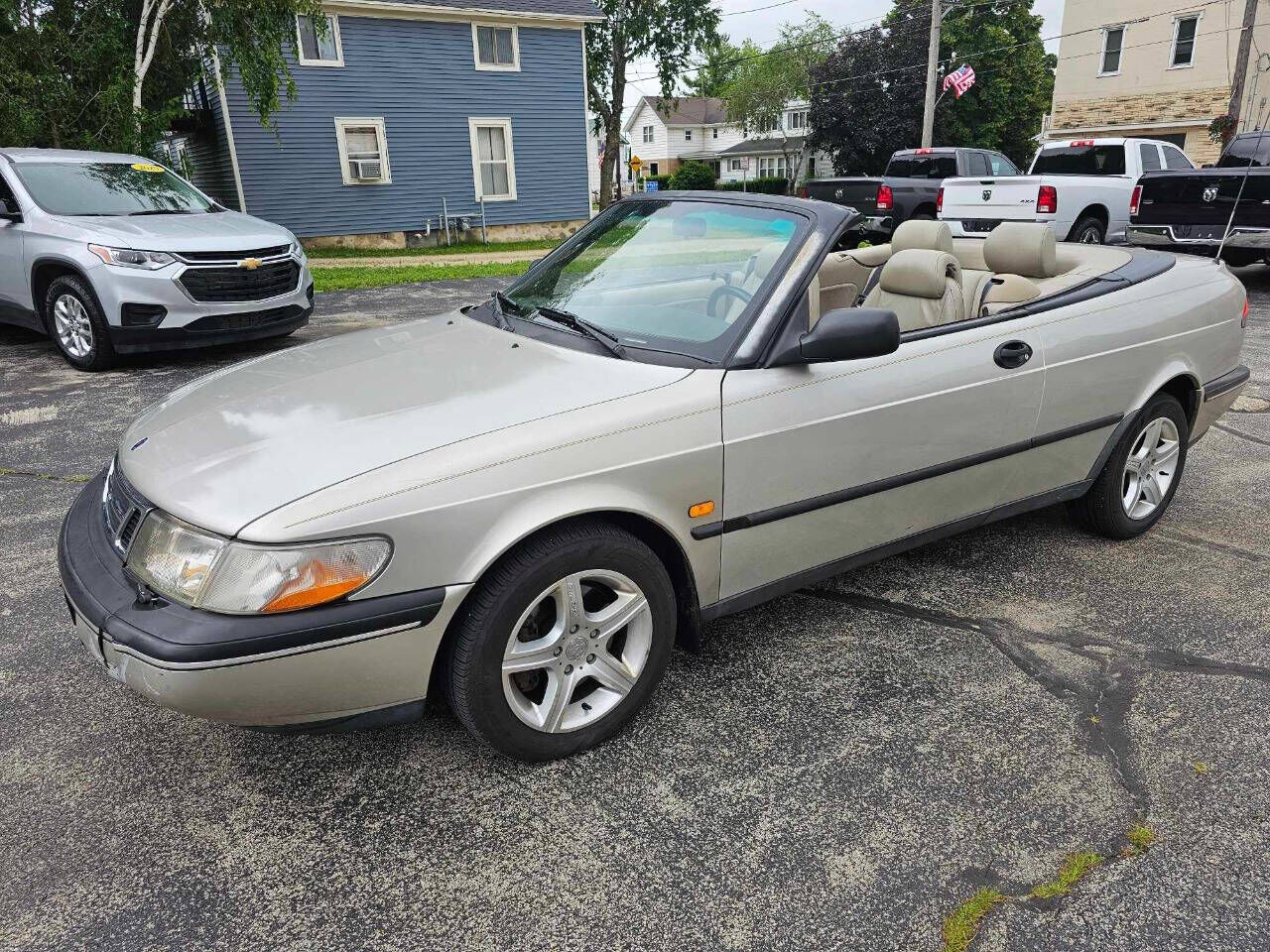 Saab 900