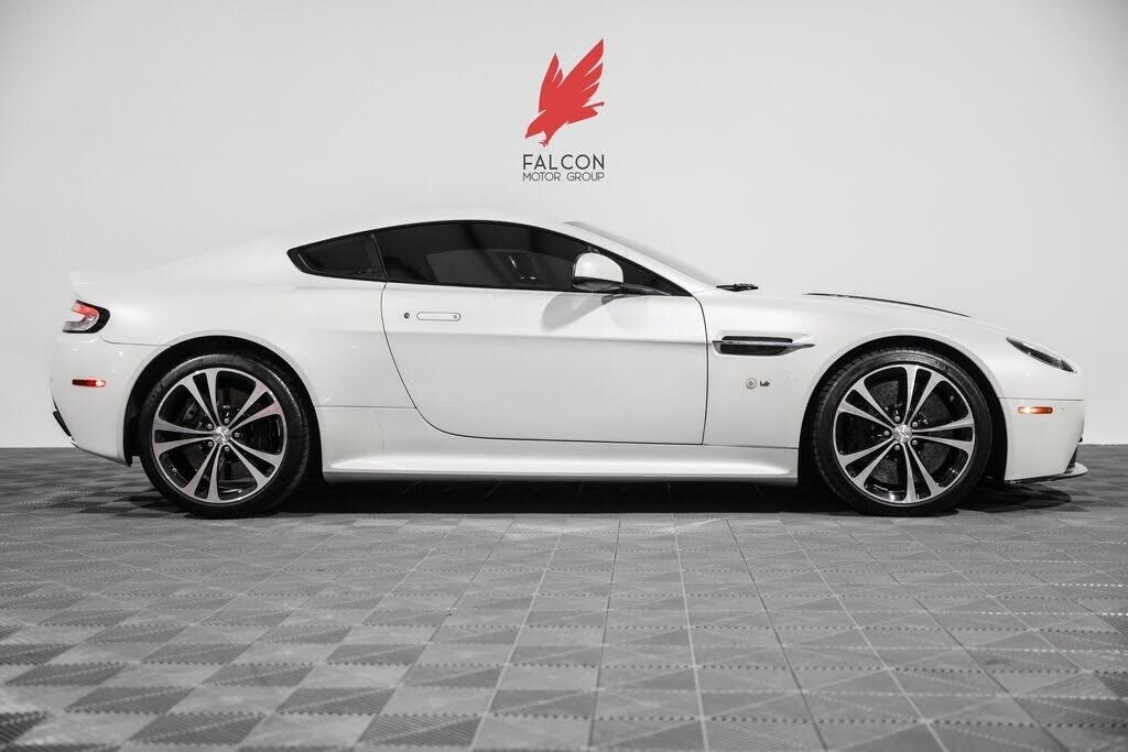 Aston Martin V12 Vantage