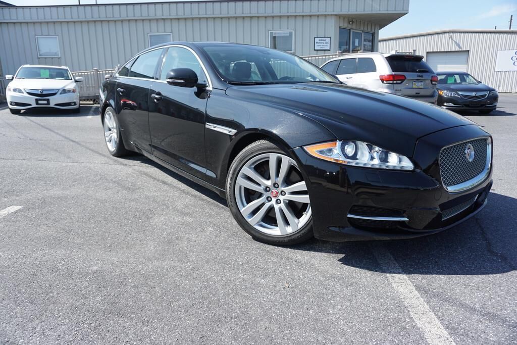 Jaguar XJ